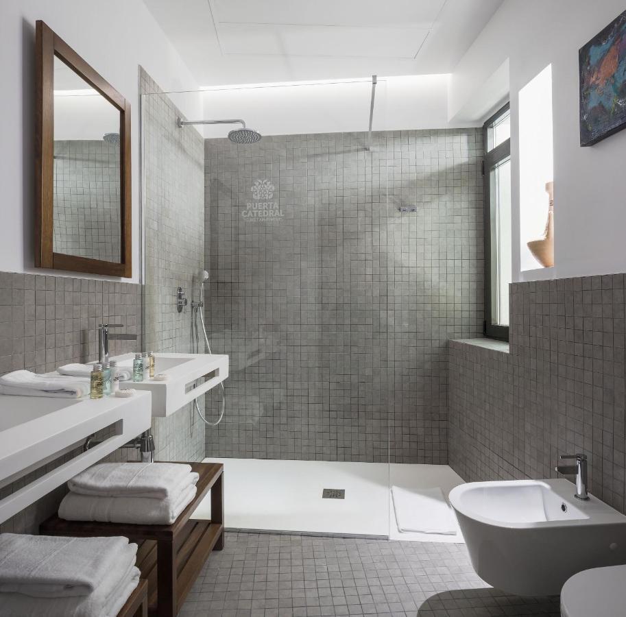 Puerta Catedral Holiday Suites Sewilla Zewnętrze zdjęcie
